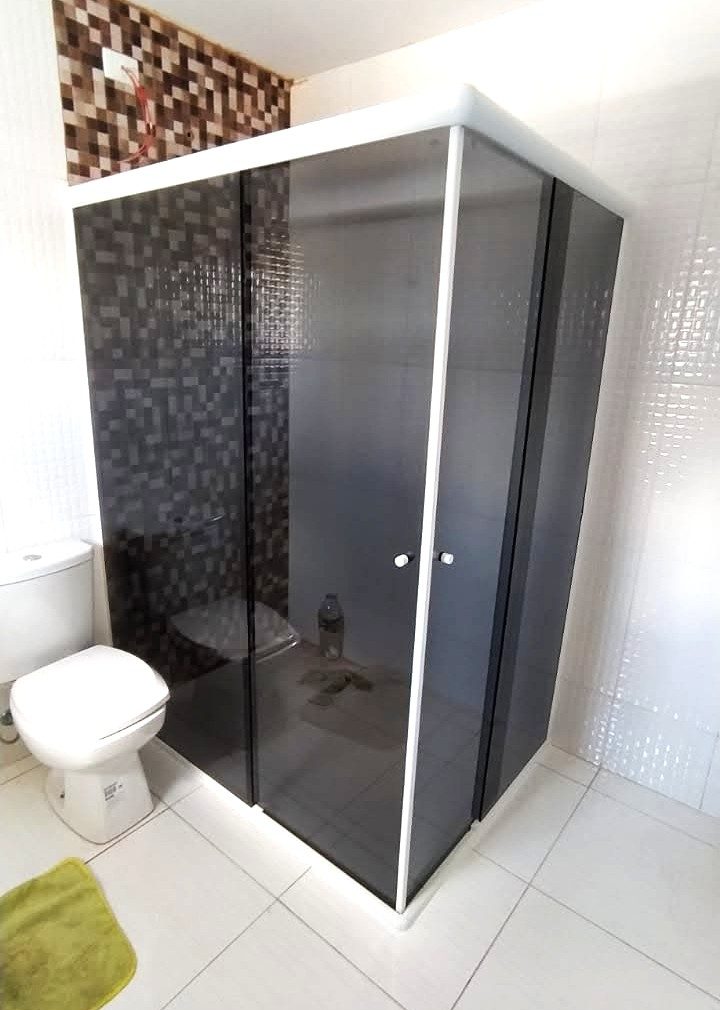 Box com vidro fumê
