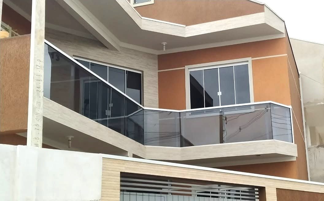 Guarda-corpo de vidro em sobrado